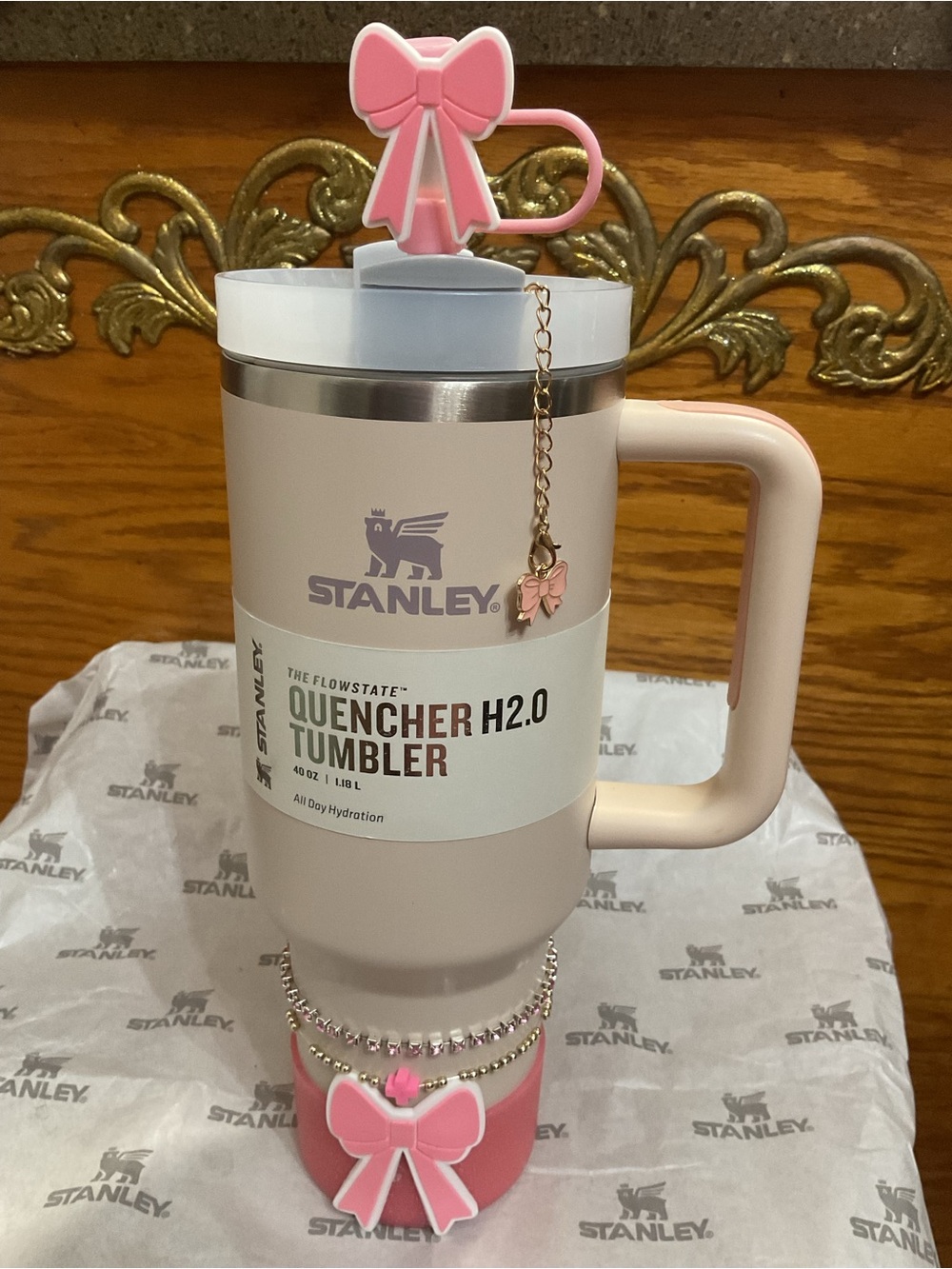 Stanley Quencher Tumbler – Pink and Cream Two-Tone 40oz